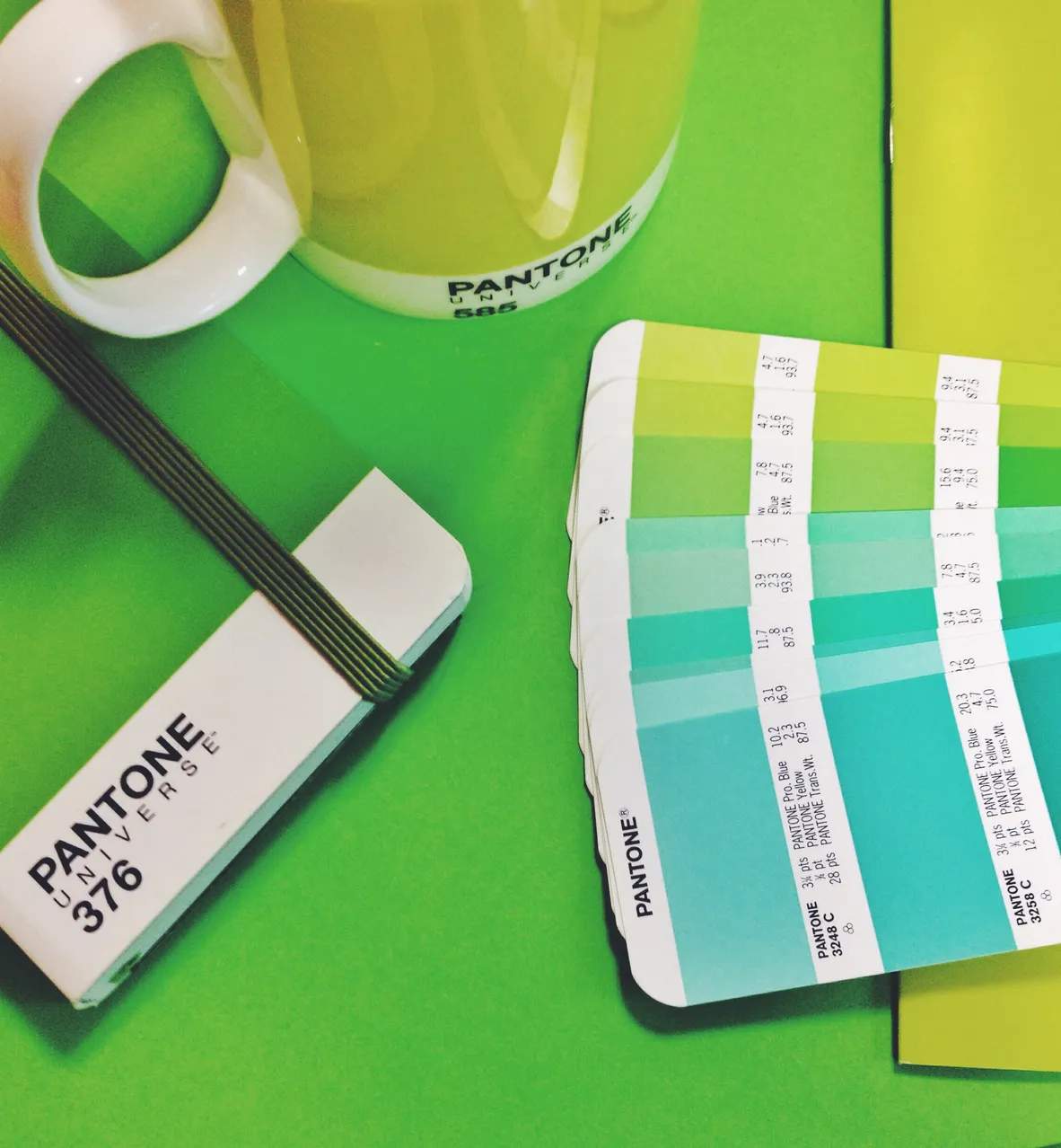Nuancier Pantone - la direction artistique AdevWeb Studio